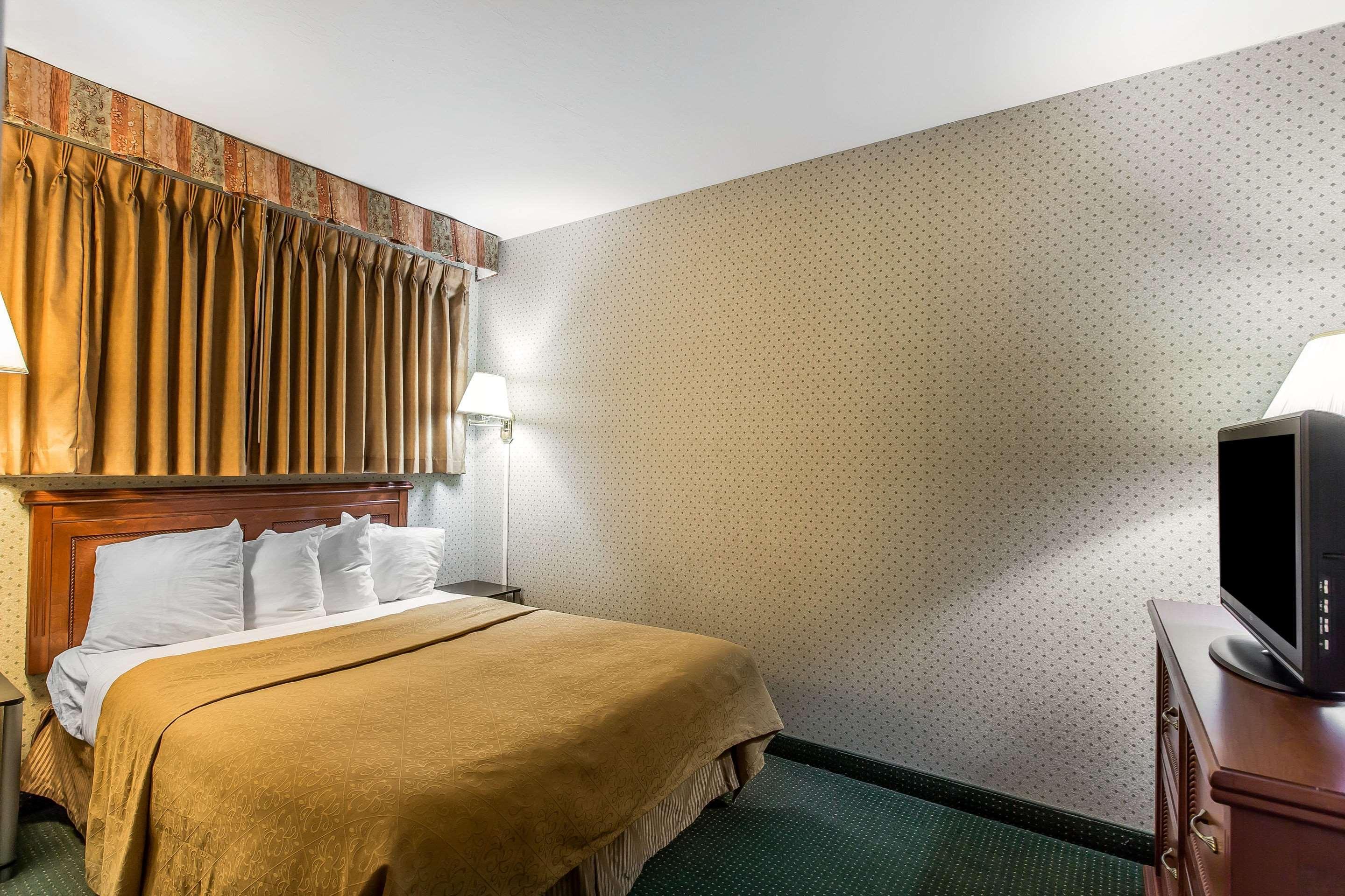Inn Quality Near China Naval Station