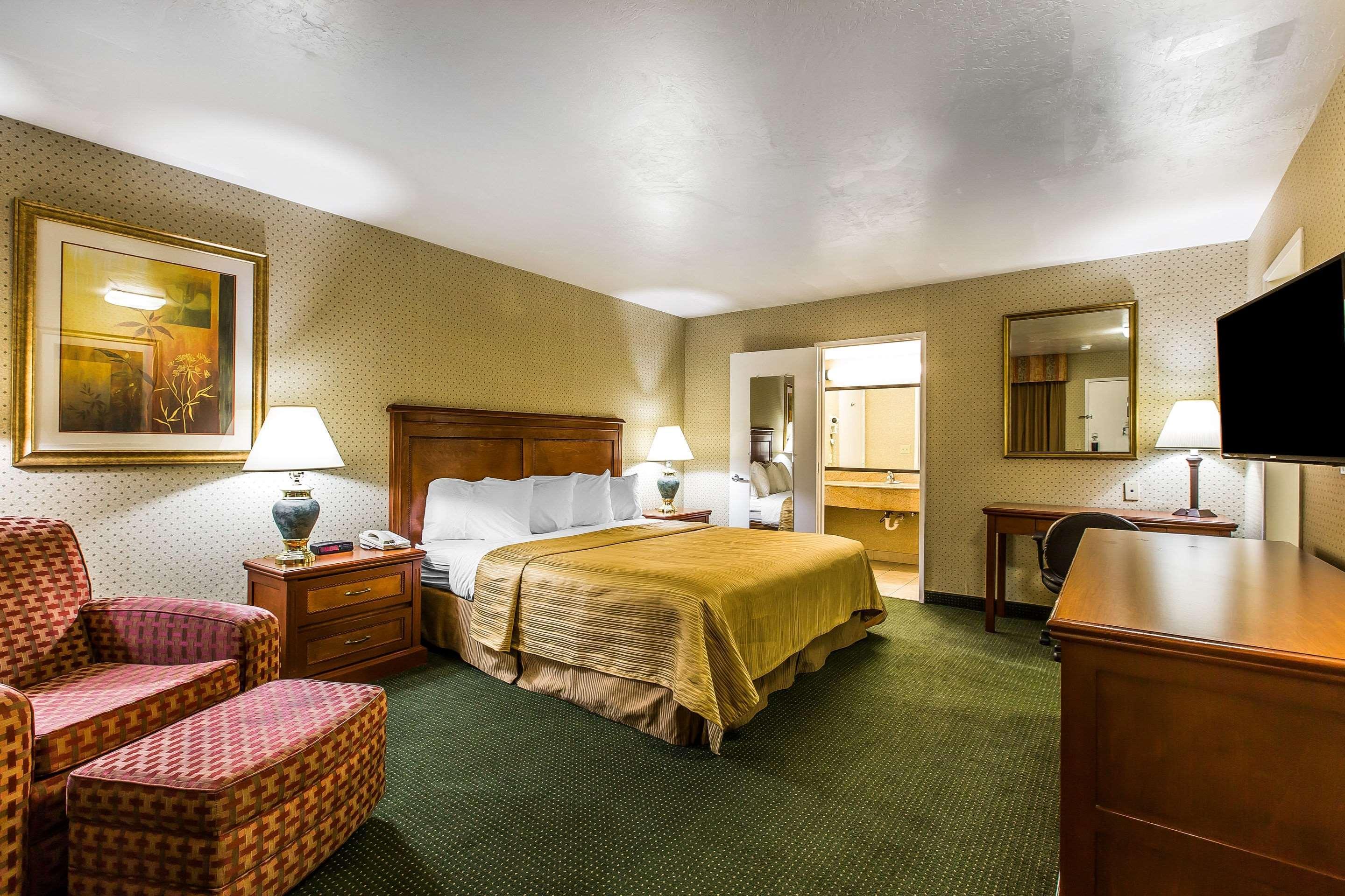Inn Quality Near China Naval Station 3*